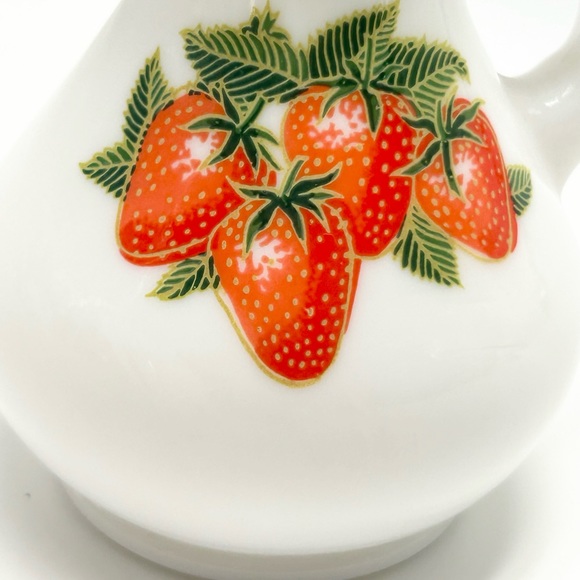 🍓🍨🛁Avon - Bubble Bath Milk Glass Empty Bottle “Strawberries And Cream” - Picture 10 of 16